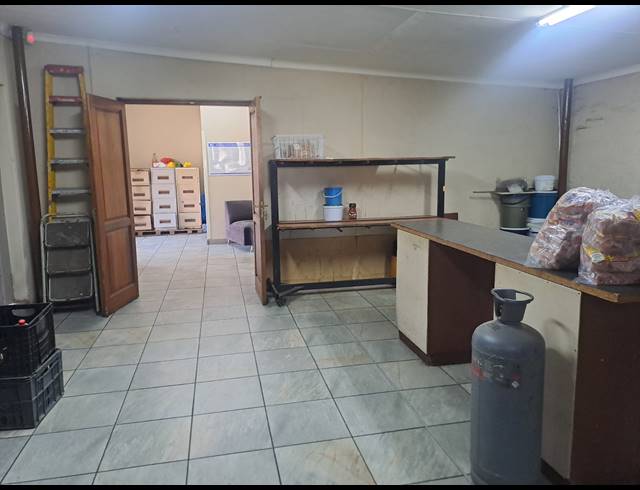 830M² BUSINESS FOR SALE IN OOS EINDE